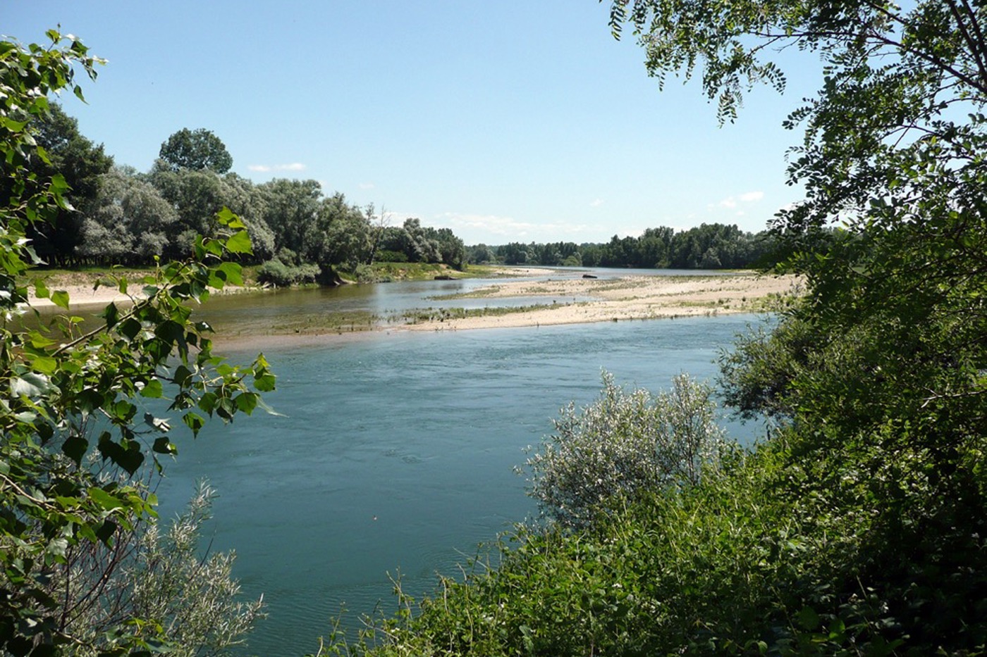 Diese herrlichen Kiesbänke bildet der Doubs nahe Fretterans. © Martin R. Blattner-Jeanneret