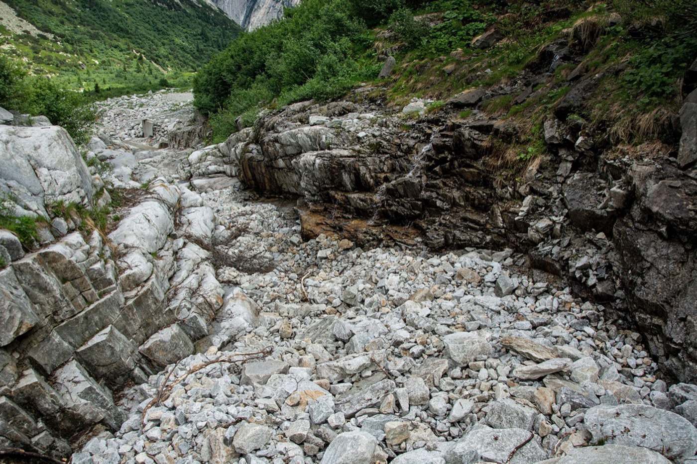 Für nur wenig mehr Strom die letzten Flüsse opfern? Sogar die bereits jetzt minimalen Restwassermengen stehen wieder zur Diskussion. © Alamy