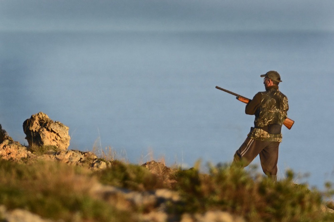 Malta: Die Zugvögel werden von tausenden Jägern und Wilderern erwartet. © David Tipling Malta: Die Zugvögel werden von tausenden Jägern und Wilderern erwartet. © David Tipling